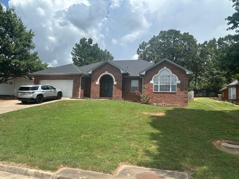 Building Photo - 8709 Canopy Oaks Dr