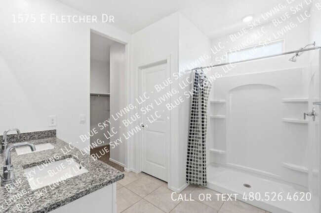 Building Photo - 1575 E Fletcher Dr