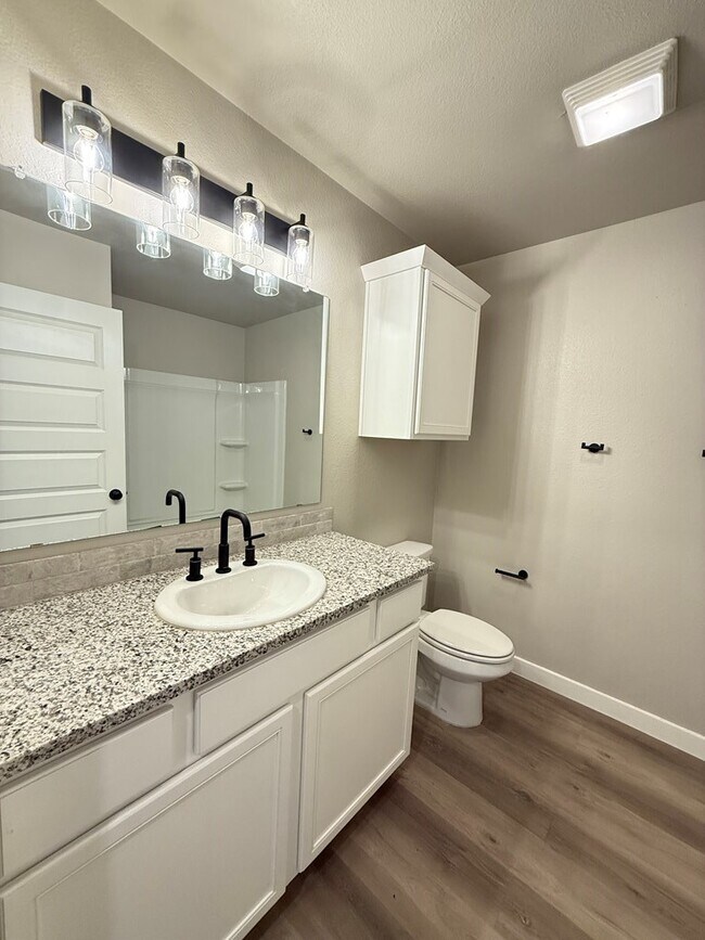 Building Photo - 6101 Poppy Dr