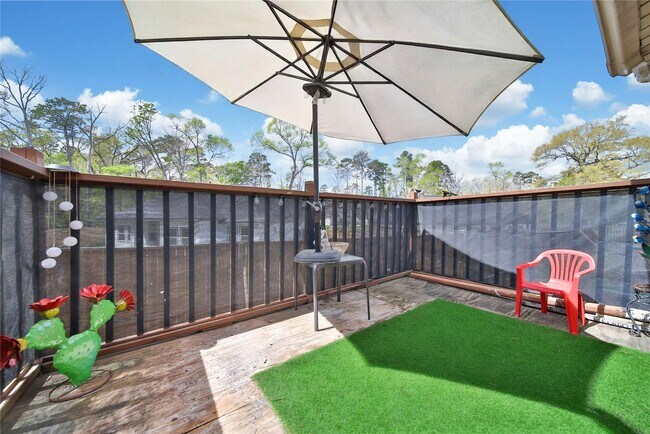 Building Photo - 28 Lakeway St