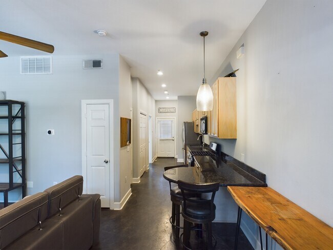 Building Photo - 1602 Elgin St