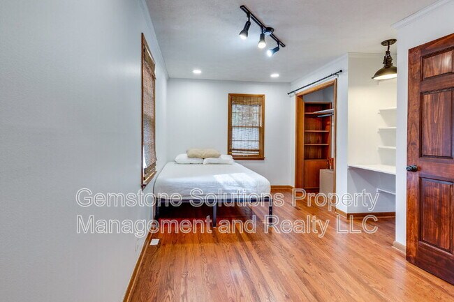 Building Photo - 3912A Burrus St