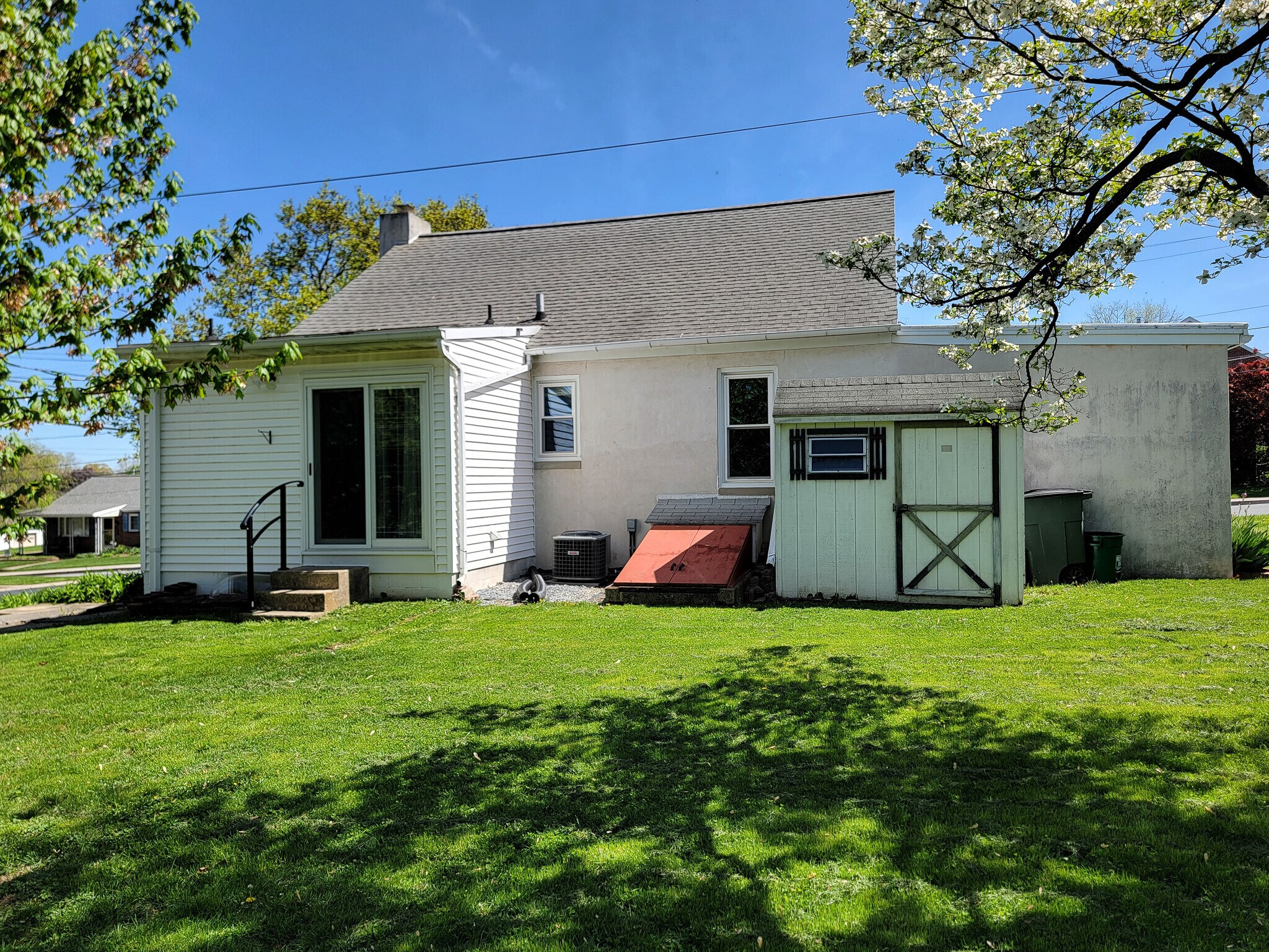 Building Photo - 125 Gerhart Ave