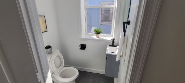 Building Photo - 1841 E 30th St