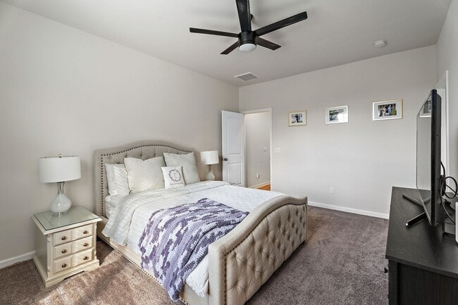 Building Photo - Townhome For Lease