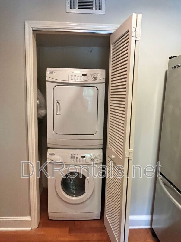 Building Photo - 82 Montre Square NW