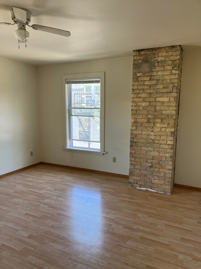 Building Photo - 635 Howard Pl