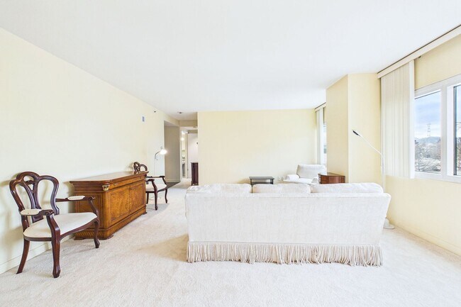 Building Photo - 2BR/2BA Corner Condo w/ Parking | Post International – Lower Pacific Heights
