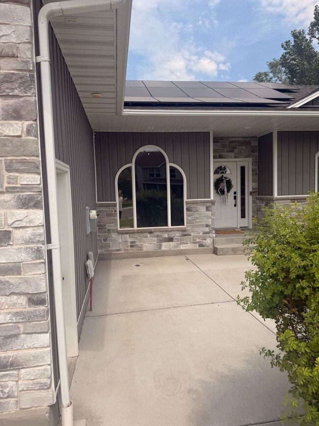 Building Photo - 304 Palomino Dr