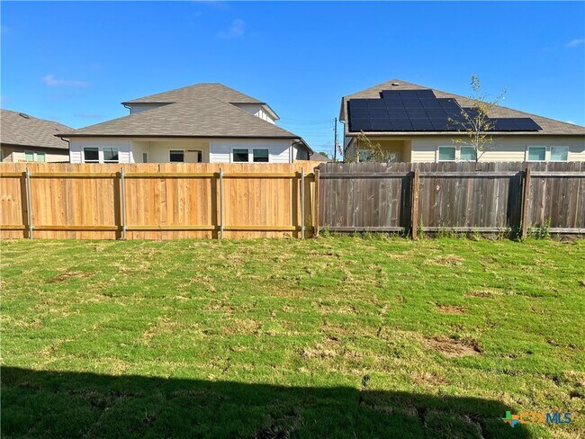 Building Photo - 937 Armadillo Dr
