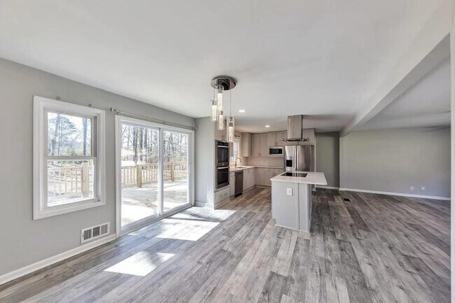 Building Photo - 2764 Veltre Pl SW