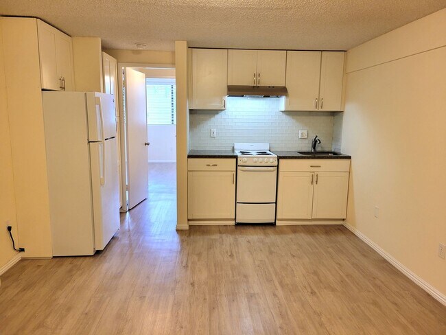Building Photo - Kulanui Hale - 1 bedroom, 1 bath Unit w/ 1 dedicated parking