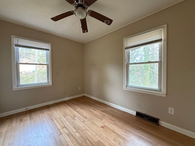 Building Photo - 406 N Rutherford St