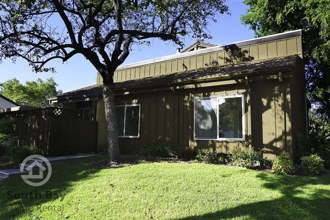 Primary Photo - 3BD/1.5BA - Updated Townhouse with Modern ...