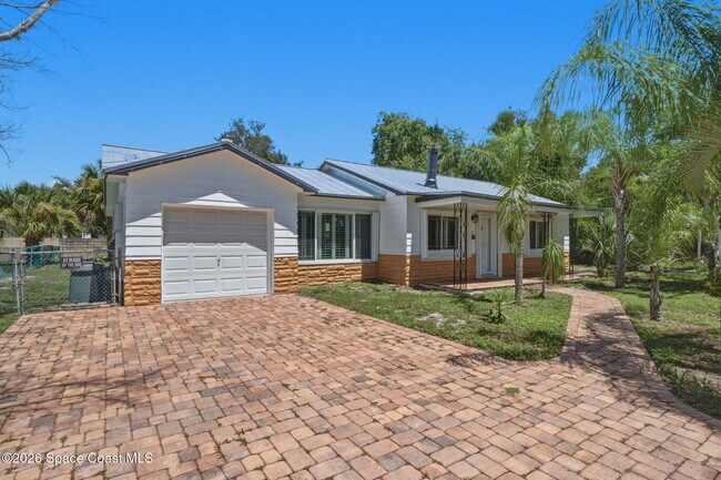 Building Photo - 394 Royal Palm Dr