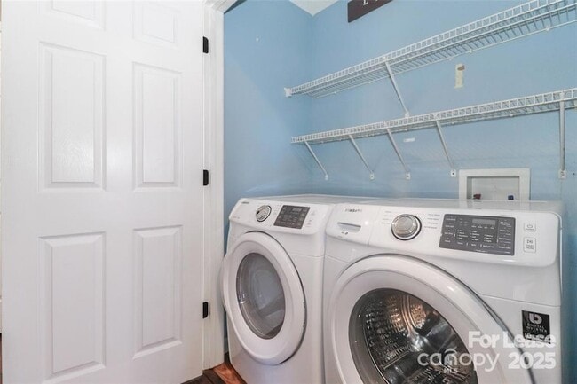 Building Photo - 9408 Meadowmont View Dr