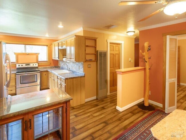 Building Photo - 944 Clover Dr