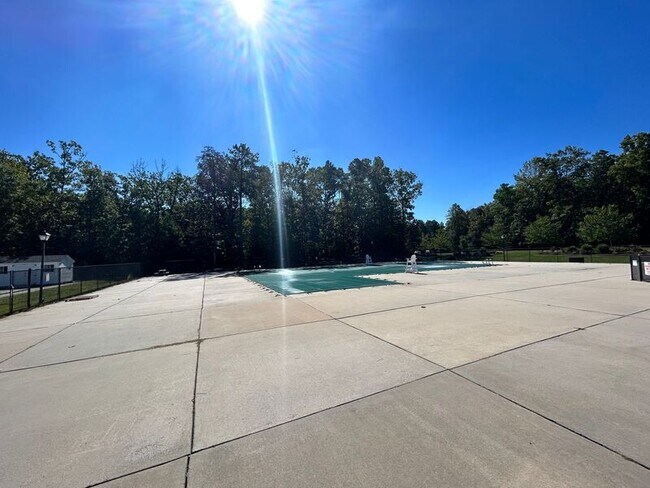 Building Photo - 2157 Kennington Pkwy N