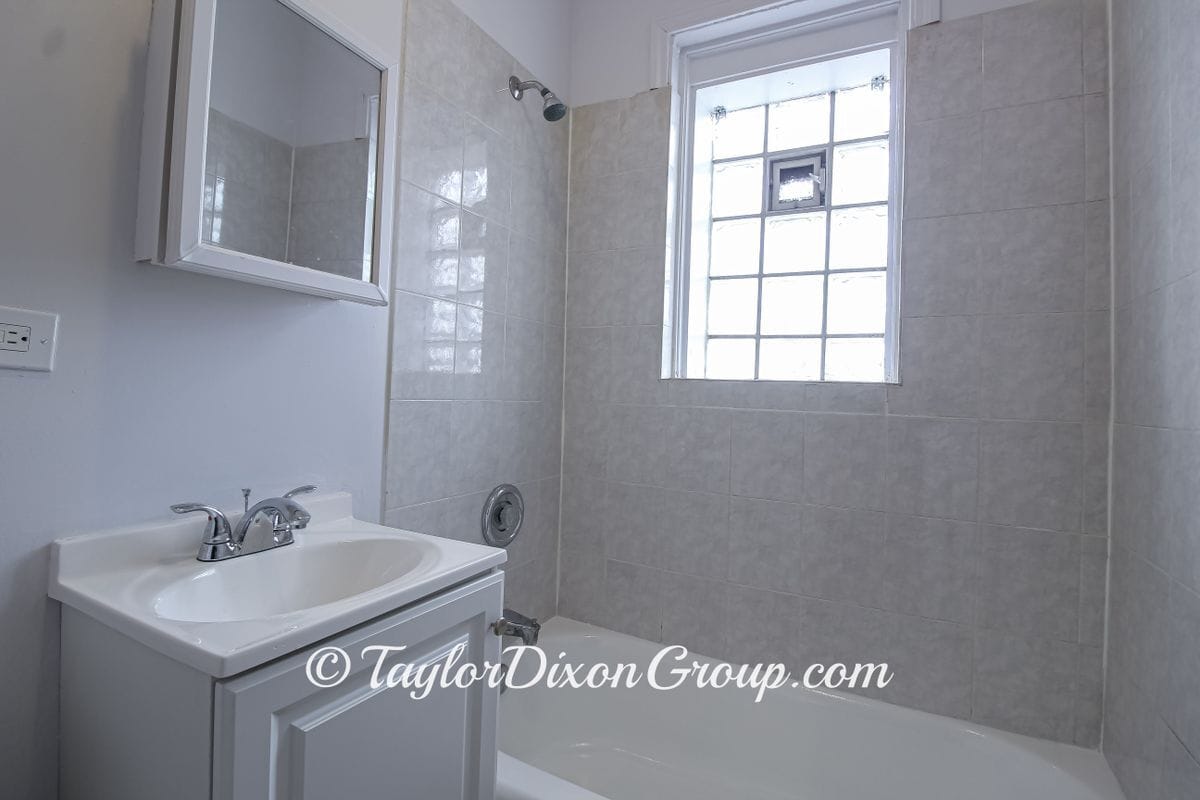 Building Photo - 4033 W Gladys Ave