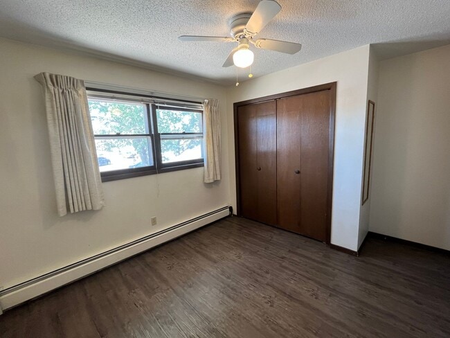 Building Photo - 1509-1511 East Nye Street (Bravo Team)