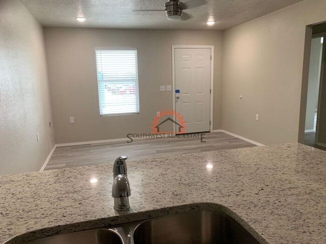 Building Photo - Brand new apartment.