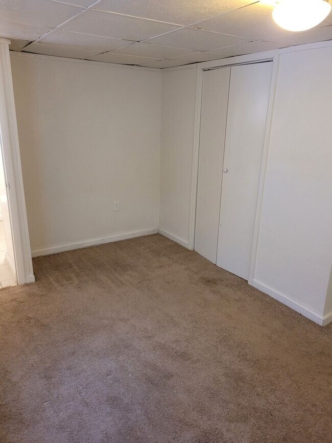 Building Photo - Garden-Level 1 Bed in Downtown Golden – $1...
