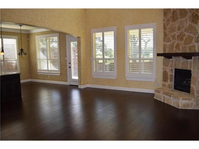 Building Photo - 115 Oakwood Ln