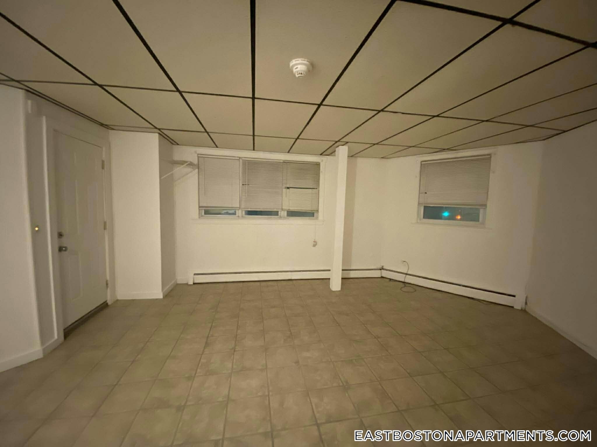 Building Photo - 10 Marion St