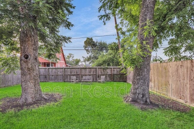 Building Photo - 919 E 36th St