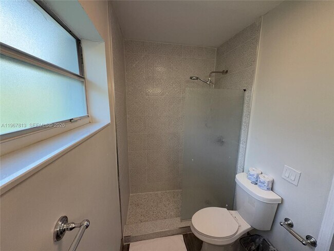 Building Photo - 10002 E Bay Harbor Dr