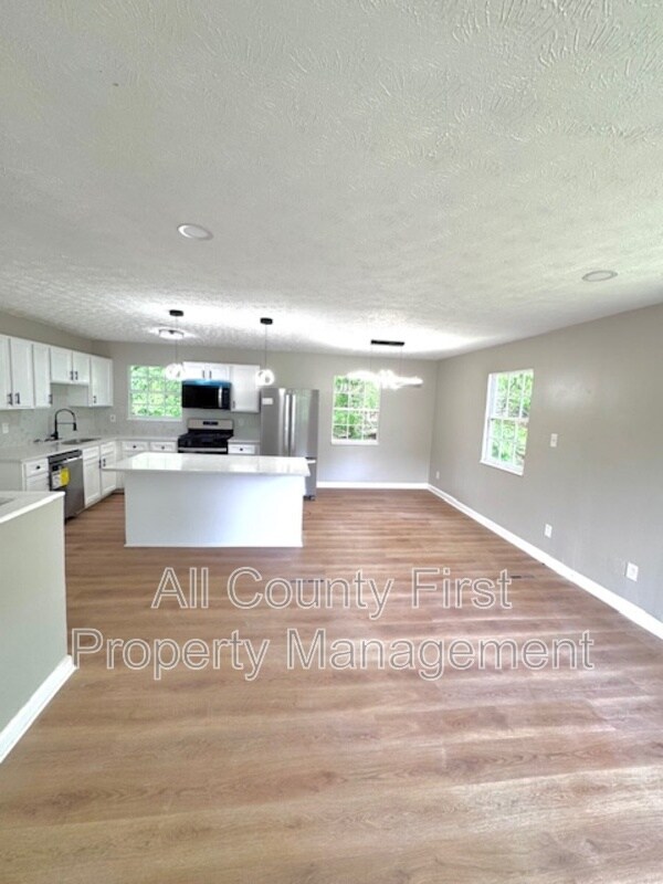 Building Photo - 801 Plainville Terrace SW