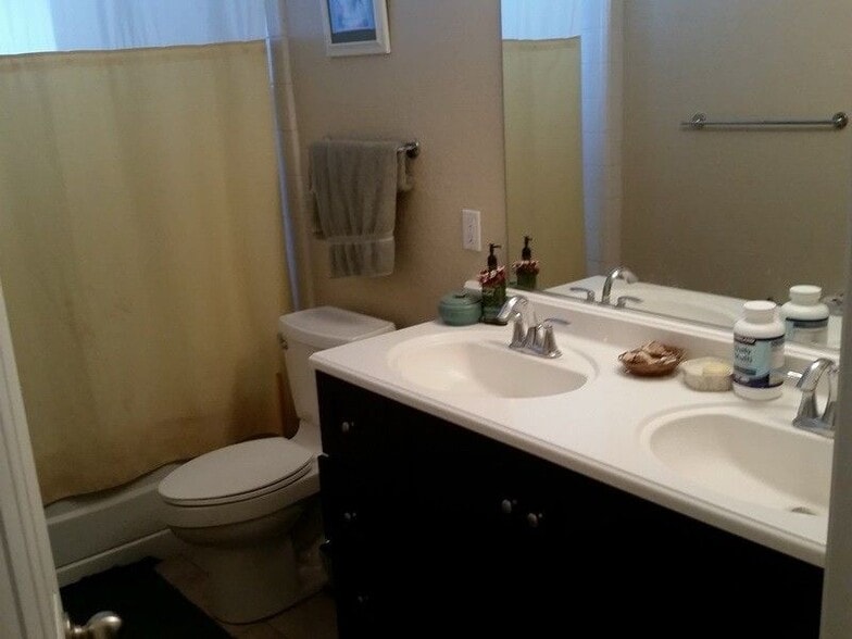 Full bathroom double vanity - 1825 NW Kenny St