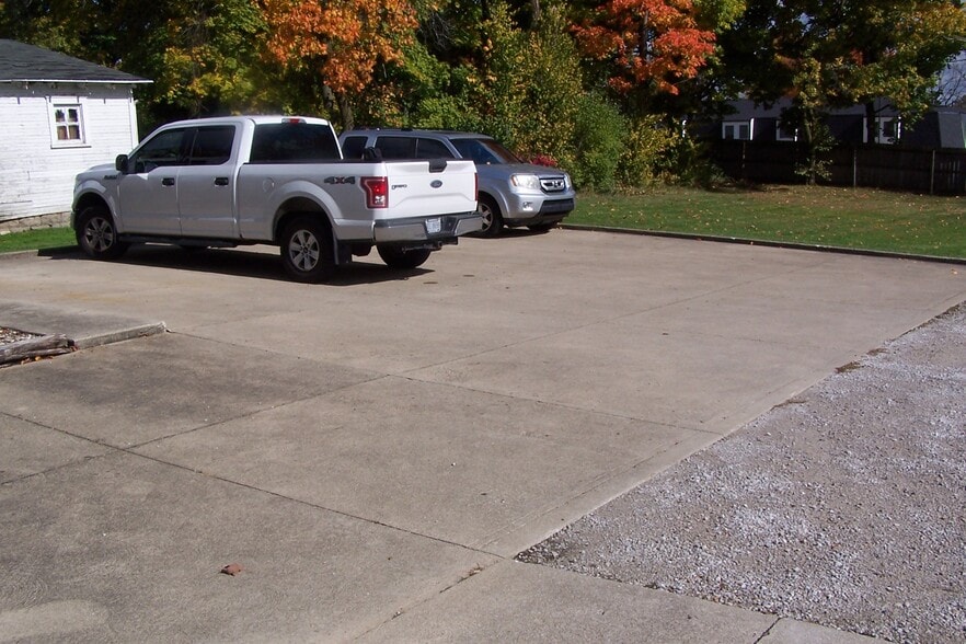 Off street parking - 139 Carpenter Rd