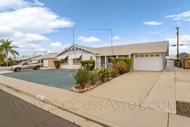 Building Photo - Gorgeous 3 Bed/2 Bath Home In Menifee Civic 55+ Community!
