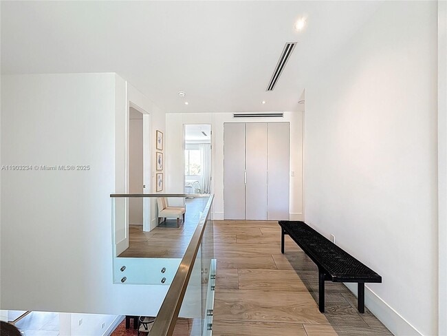 Building Photo - 561 Warren Ln