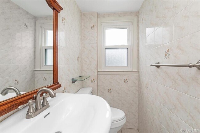 Building Photo - 709 Carlyle St