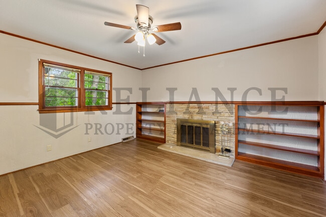 Building Photo - 6406 E Beachy Ave