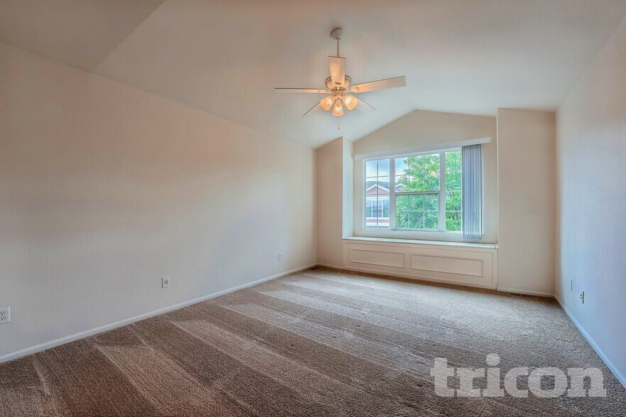 Building Photo - 8566 S Lewis Way