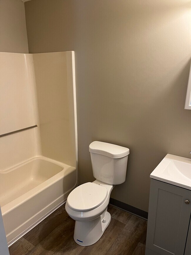 Building Photo - 35 Log St