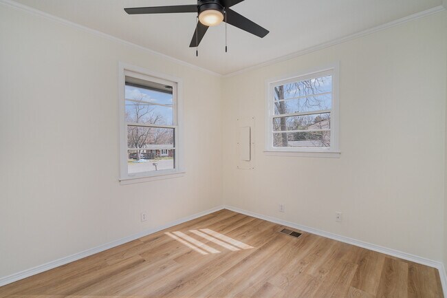 Building Photo - 122 Brookside Dr