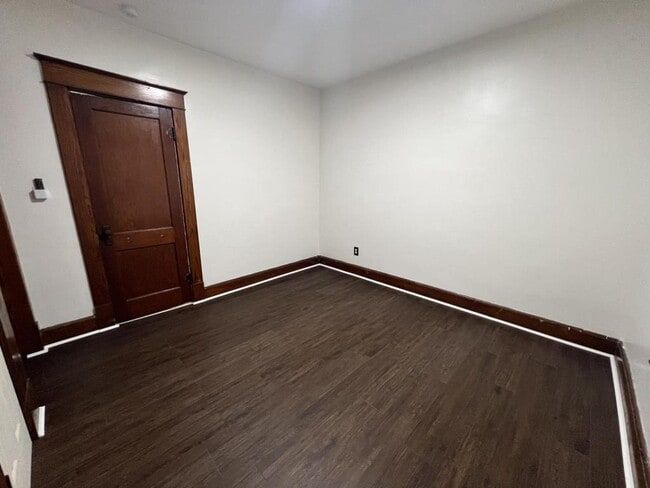 Building Photo - 301 Folts St