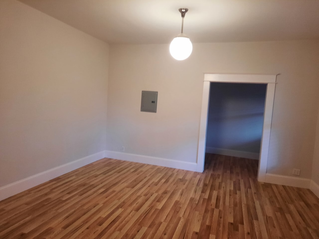 Great room with den - 602 E McLoughlin Blvd