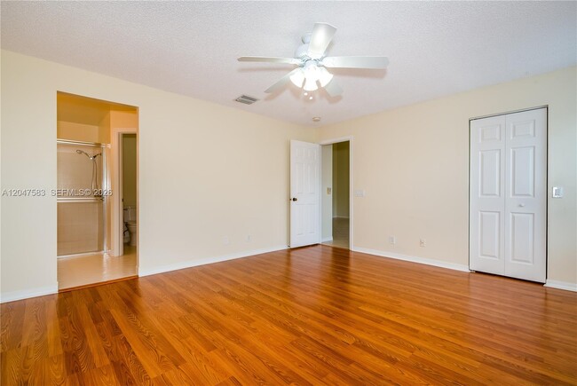 Building Photo - 4152 Pine Ridge Ln