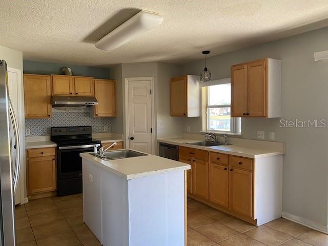 Building Photo - 10524 Laxton St