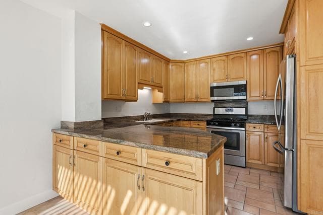 Building Photo - 819 Daphne Ct