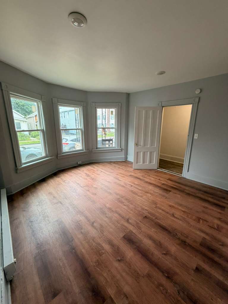 Building Photo - 506 3rd St