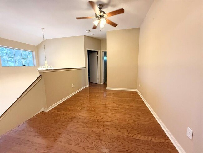 Building Photo - 2011 Lantana Dr