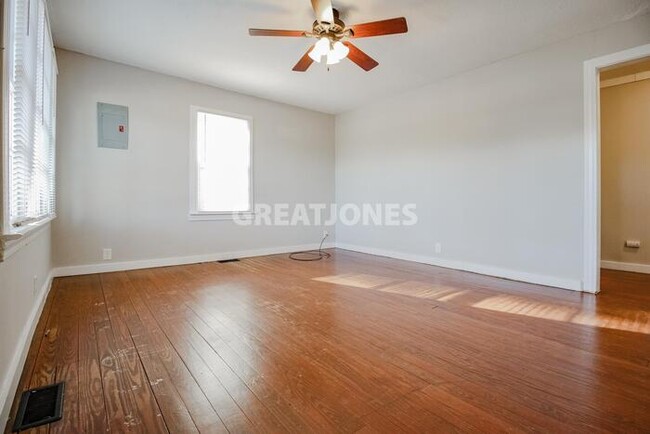 Building Photo - 315 Lee Vaughn Rd