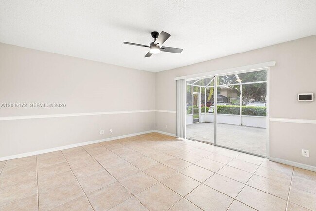 Building Photo - 1542 N Lawnwood Cir