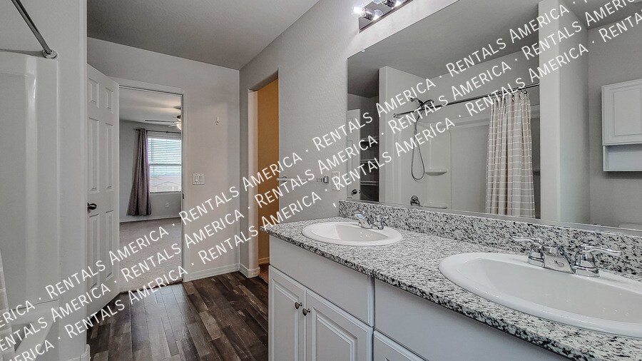 Building Photo - 229 Watson Pl